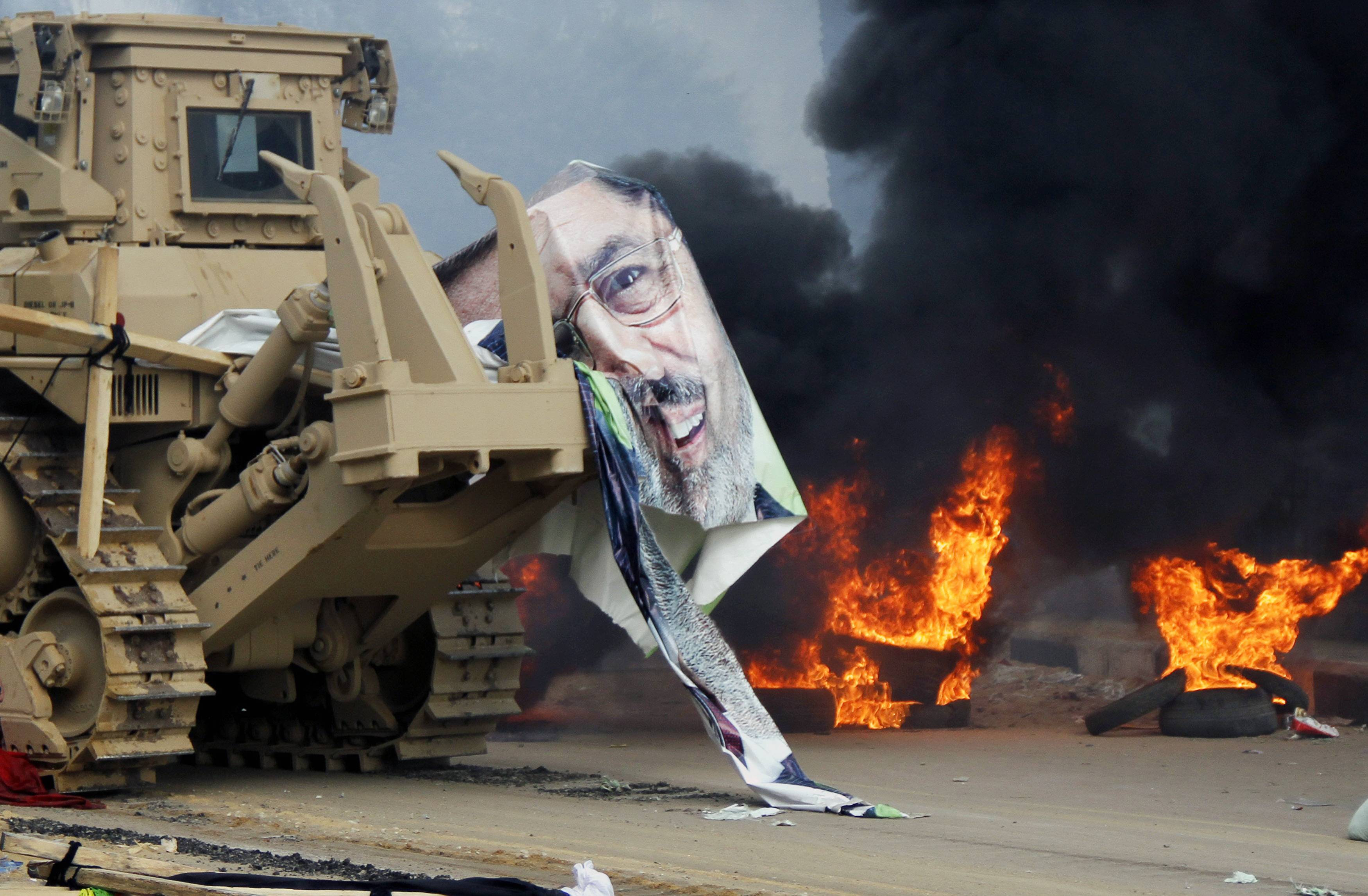 Властите в Египет обявиха извънредно положение (СНИМКИ)
