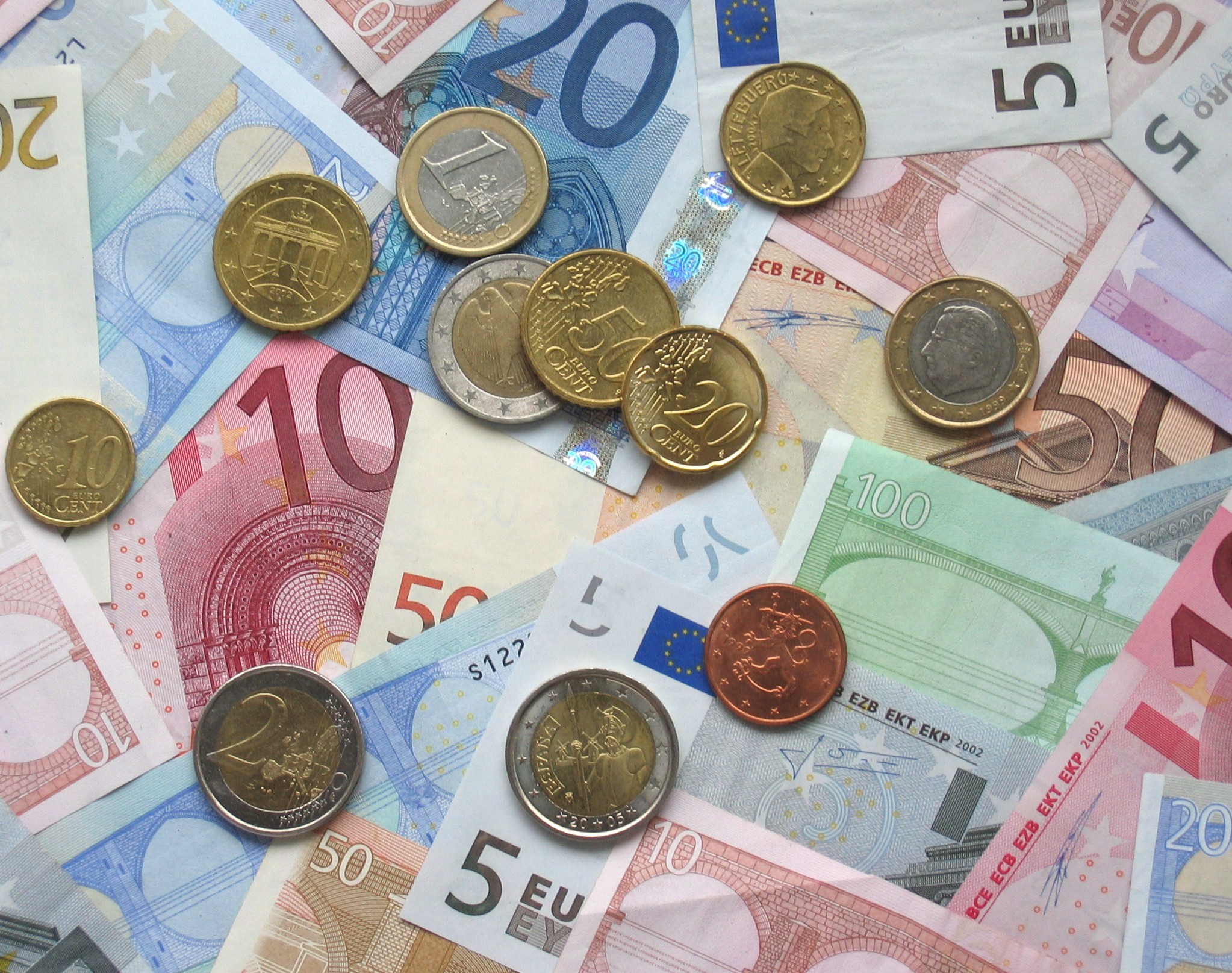 Жена върна 12 хил. евро след 5 секунди колебание 