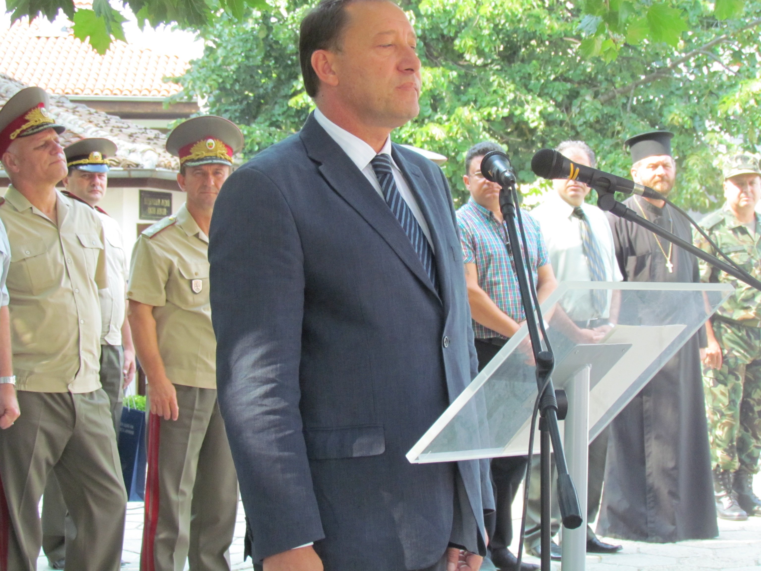 Военният министър накоха Плевнелиев и в Карлово 