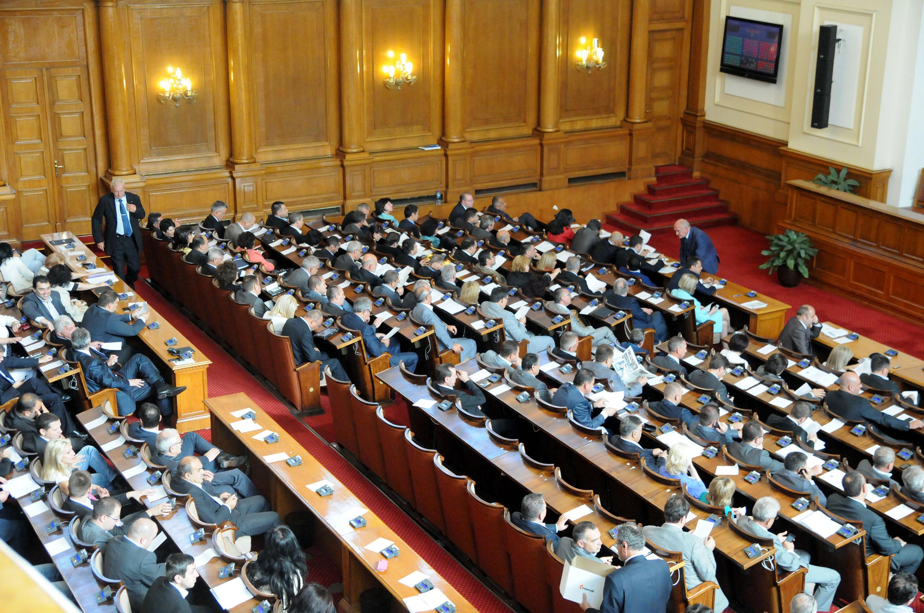 Извънредно заседание на парламента за повторно гласуване на актуализацията на бюджета