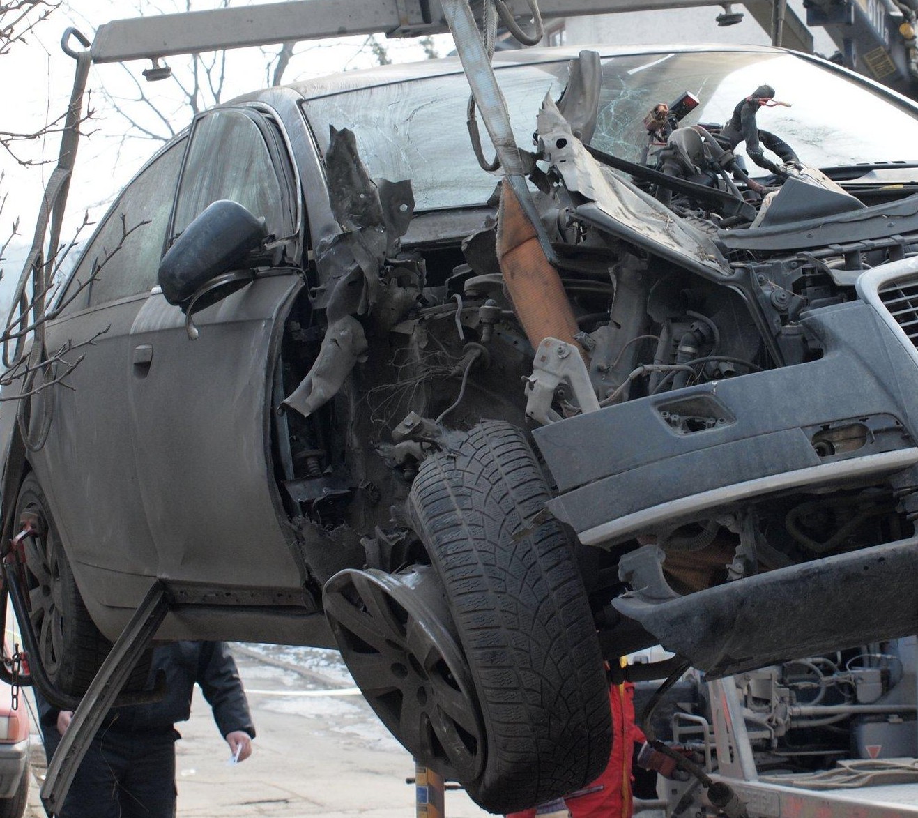Кола се взриви в Ямбол, пострадаха две жени и дете