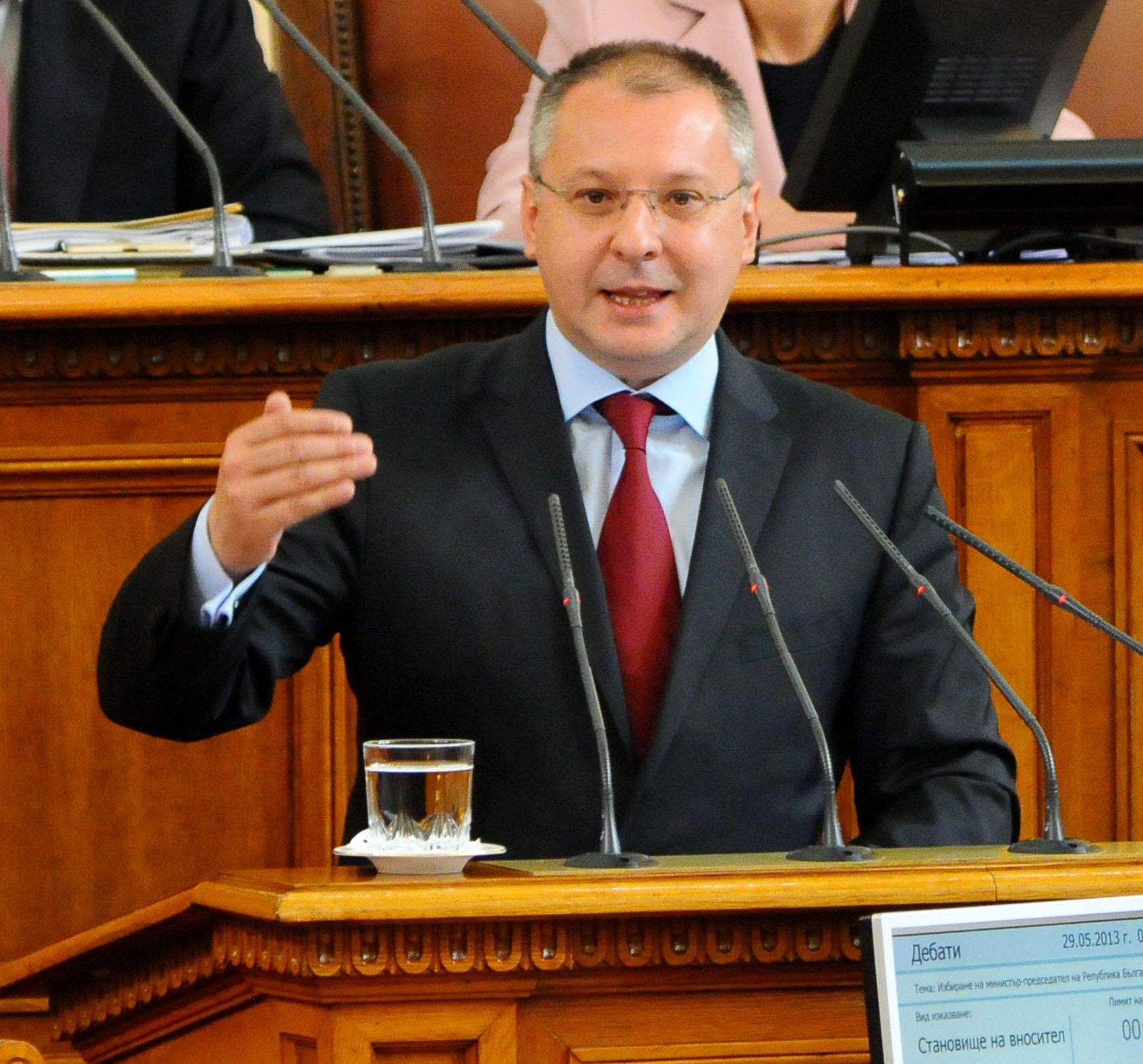 Станишев: Назначеният с манипулации президент пази бюджета на Дянков 