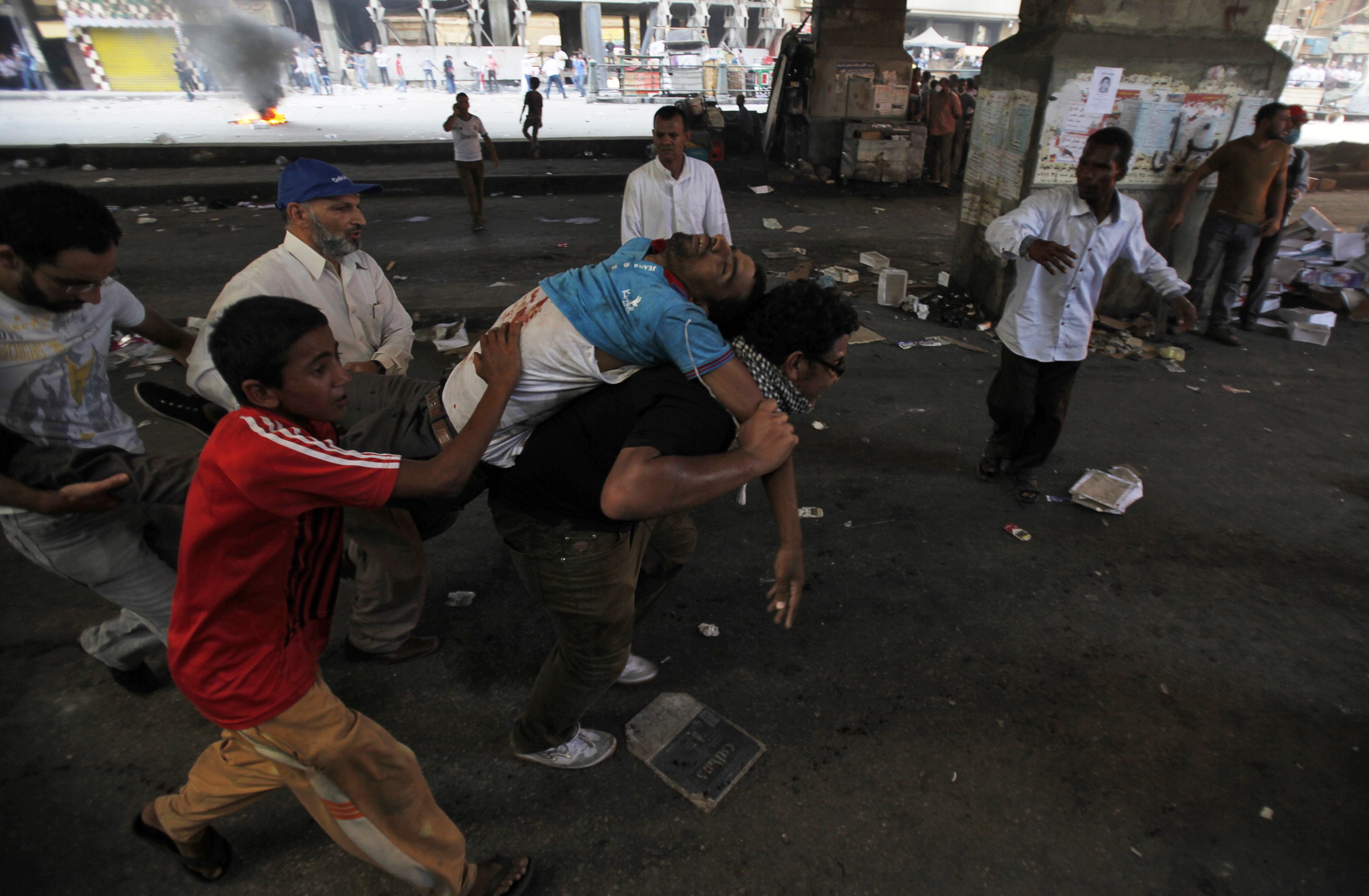 Кръв и трупове в Кайро! 90 убити, стотици арестувани за ден 