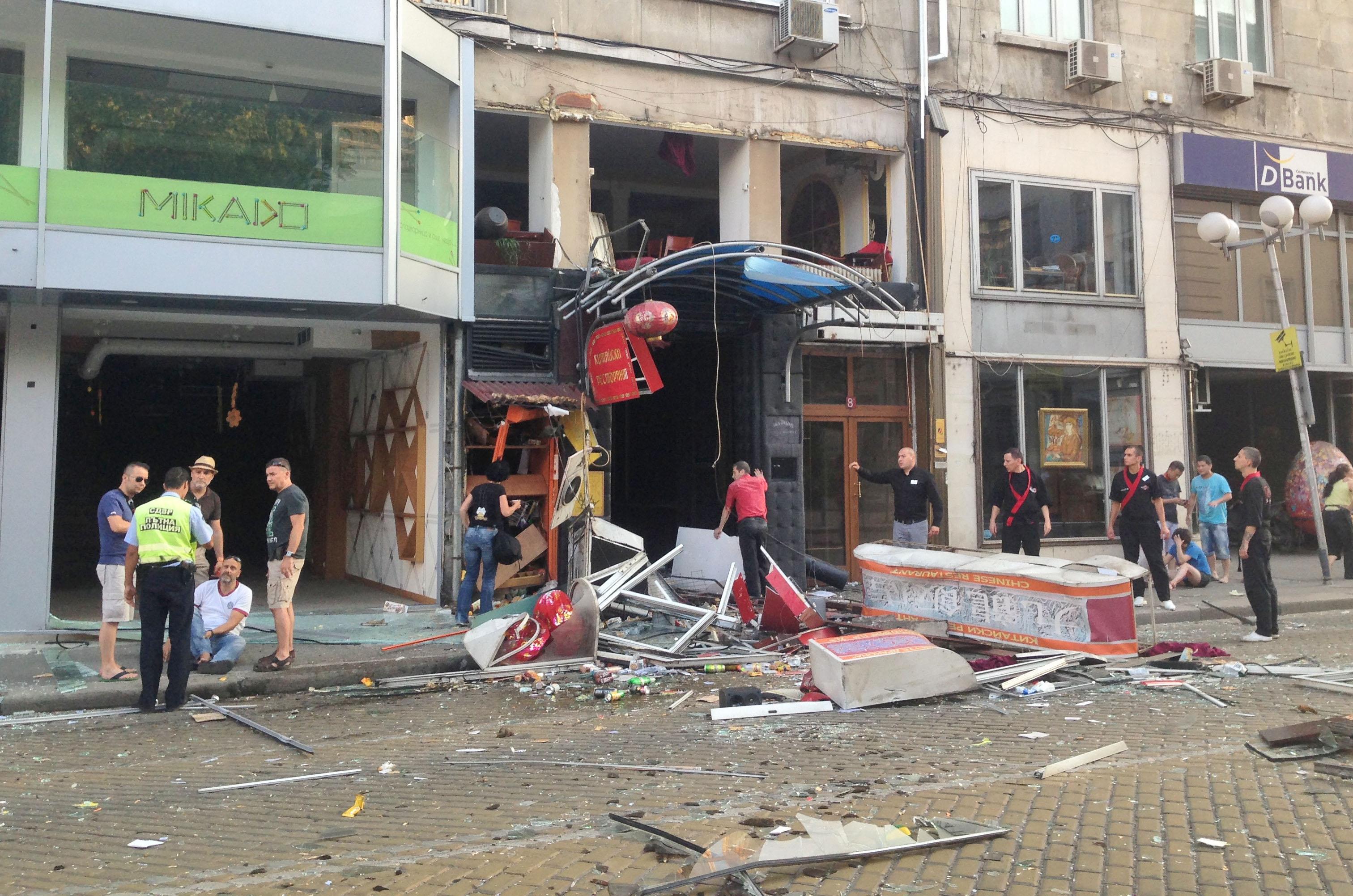 Ексклузивно в БЛИЦ: Адски взрив в центъра на София