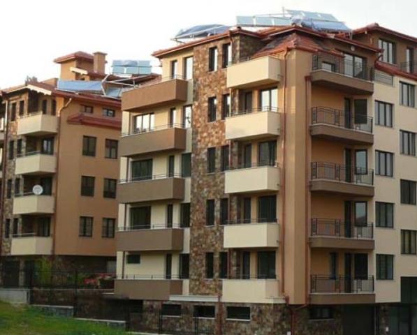 Митничар брои кеш 200 000 лева за лукс апартамент в Сандански 