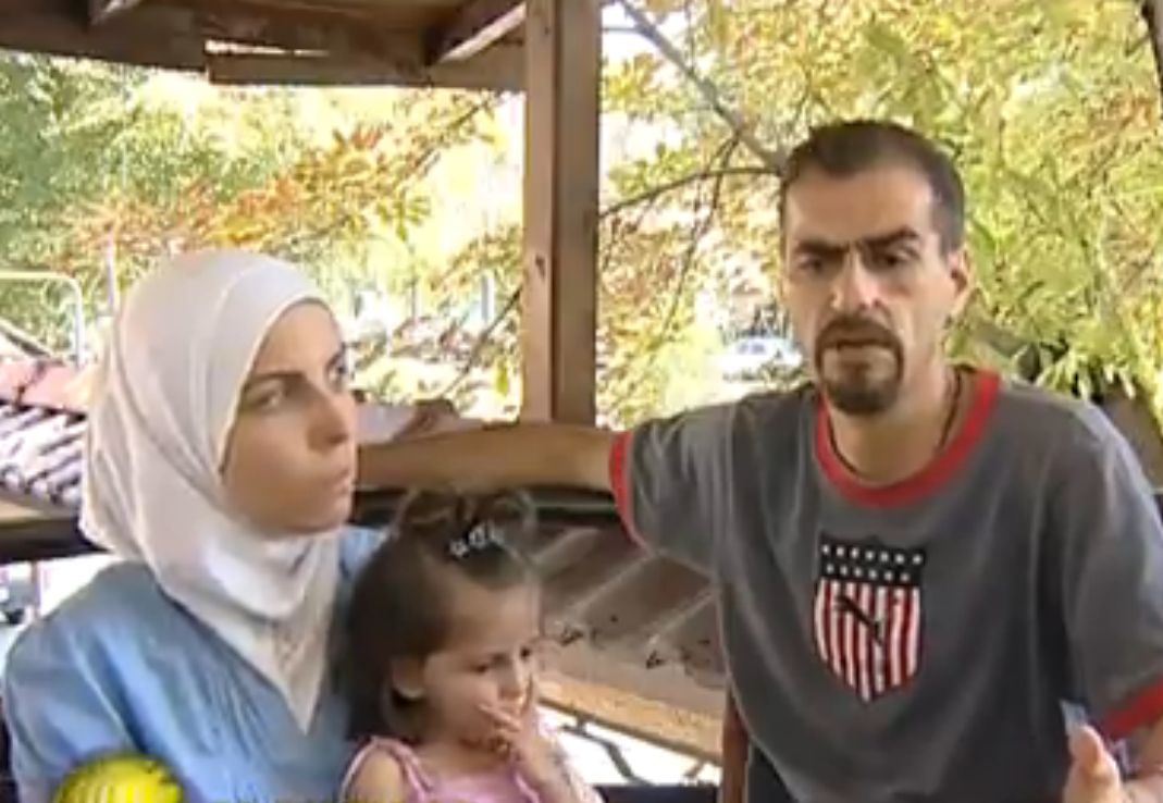 Сирийци търсят помощ за дъщеря си, сърцето й било отдясно