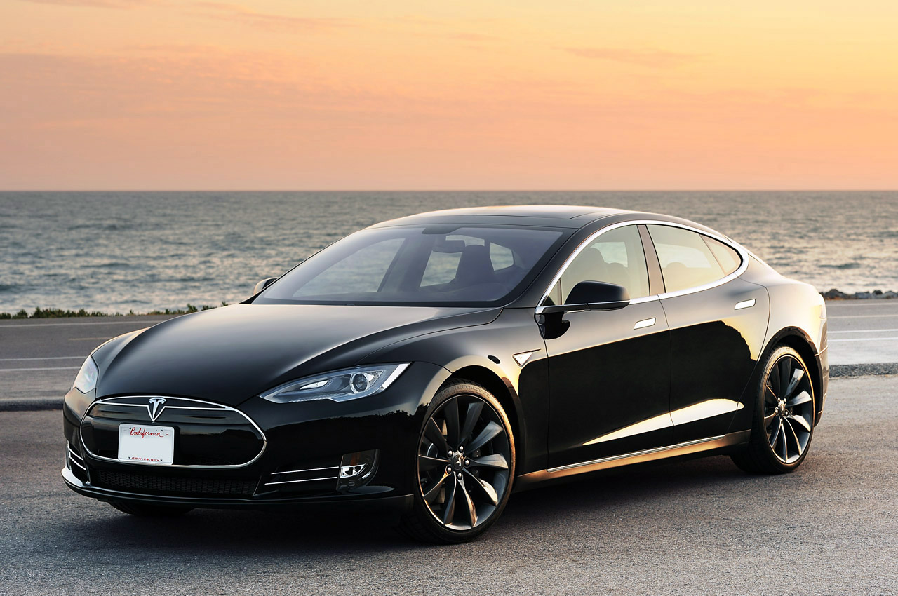 Tesla не иска колите им да минават през дилъри 