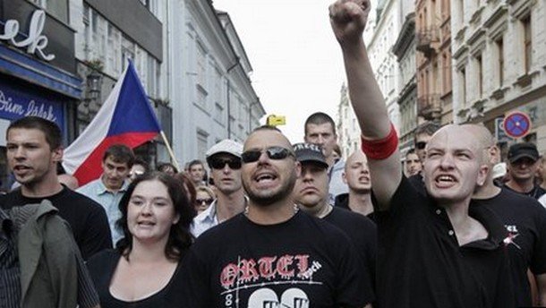 Чехите скочиха срещу ромите, полицията арестува 60 души