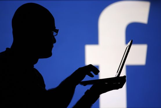 Фейсбук и Туитър късат студенти