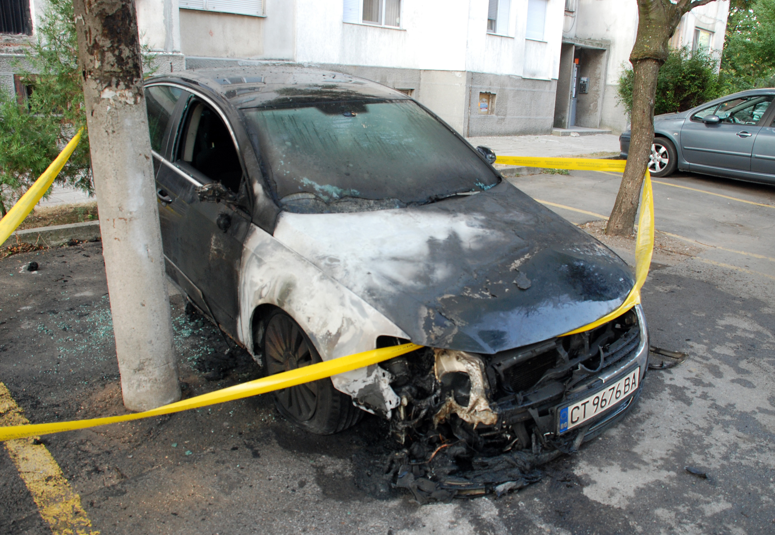 Кола гръмна и изгоря в Хасково