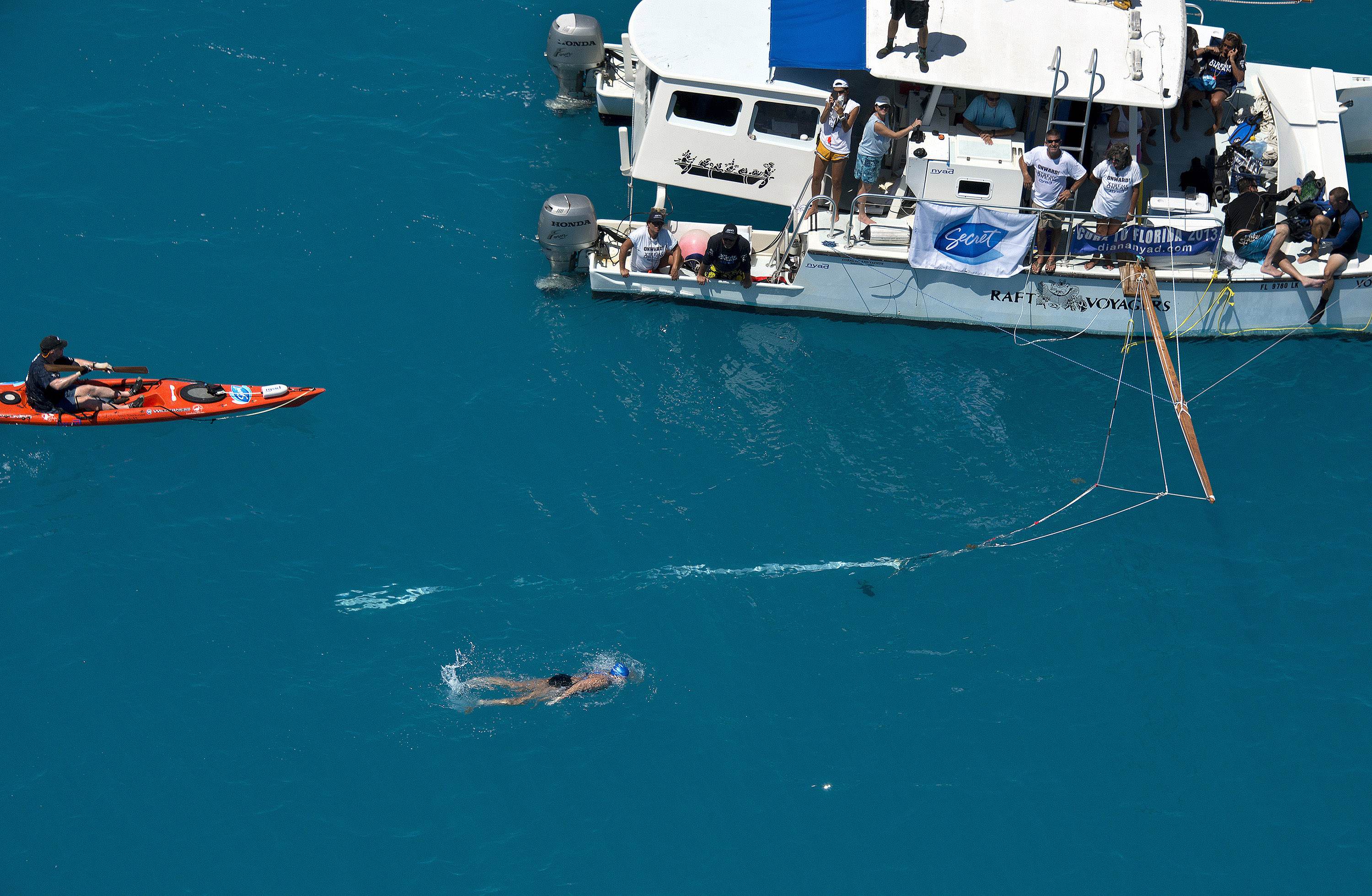 64-годишна плува от Куба до Флорида без защита от акули (СНИМКИ)