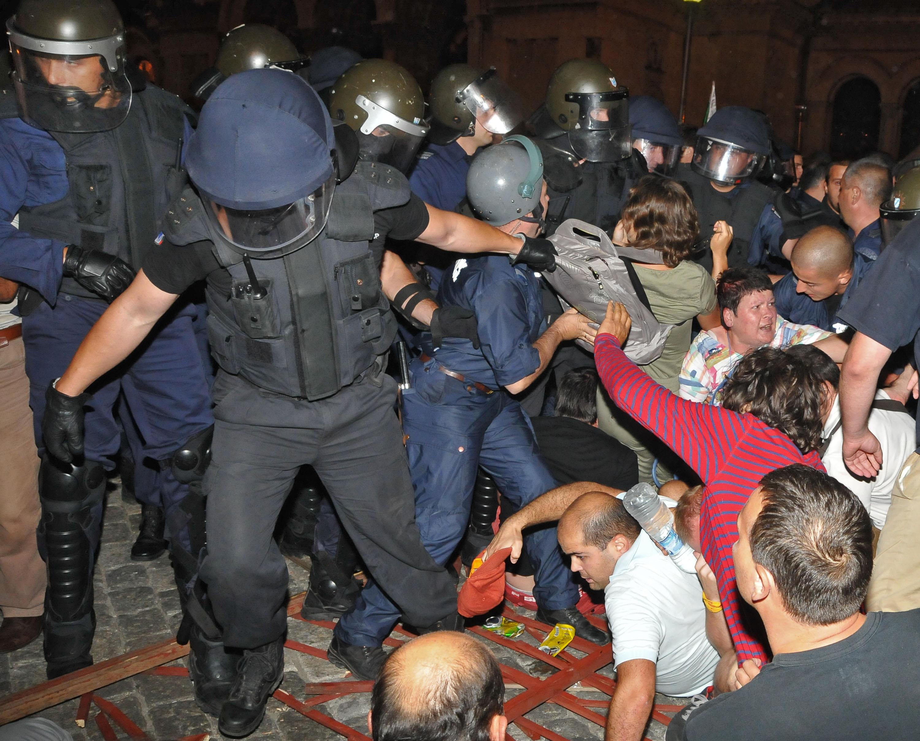 МВР предаде полицай на прокуратурата заради протестите