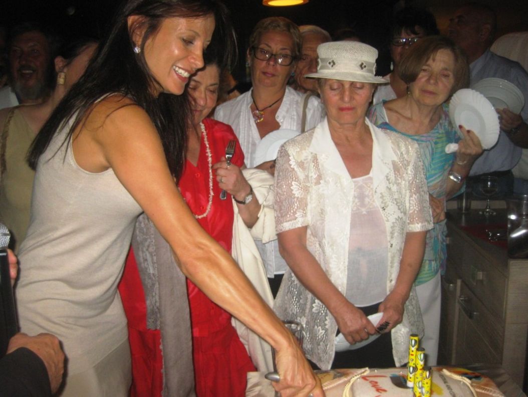 Яна Маринова наряза тортата на финала на &quot;Любовта е лудост&quot;