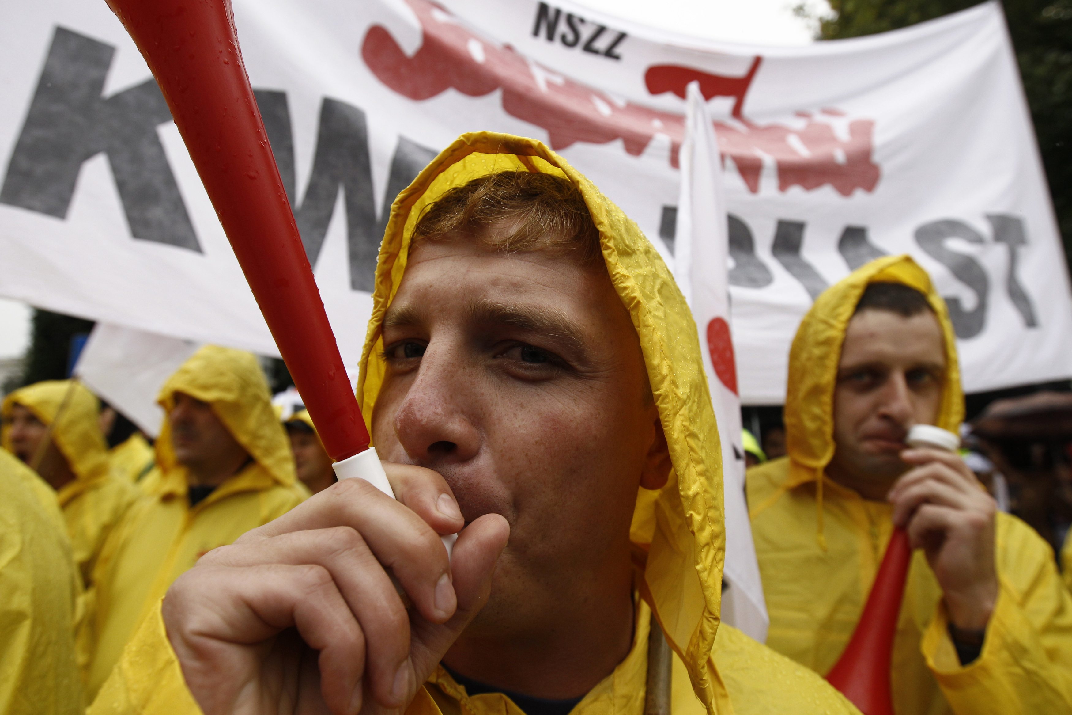 100 000 излязоха на протест във Варшава