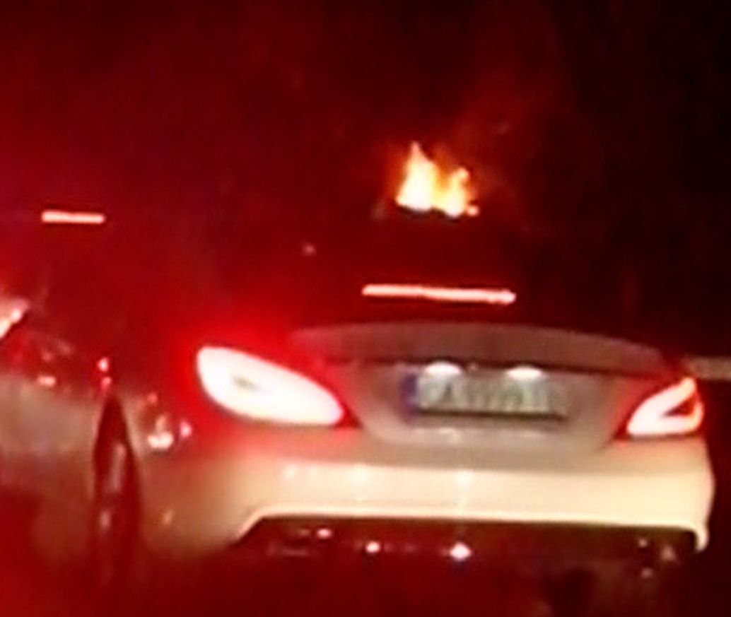 Вижте горящата кола до Семинарията (ЛЮБИТЕЛСКО ВИДЕО)