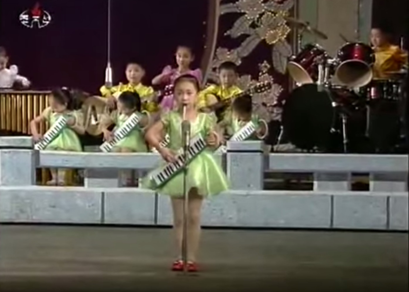Севернокорейски дечица запяха: Пукни, проклета Америка