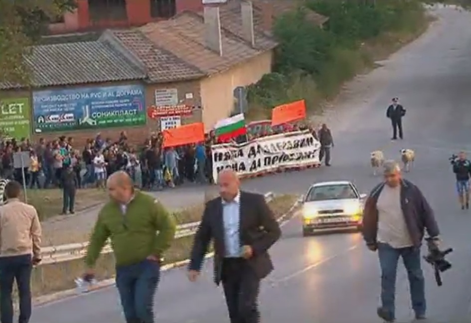 БЛИЦ TV: 200 на мълчаливо шествие в Катуница