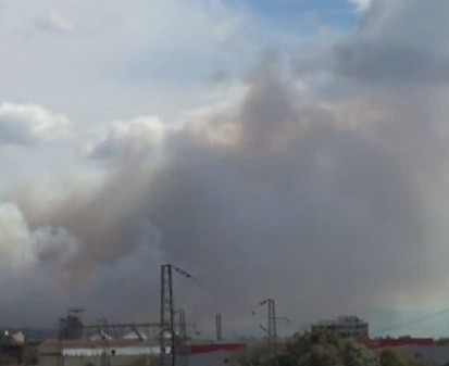 Страхотен пожар бушува в покрайнините на Казанлък (ВИДЕО)