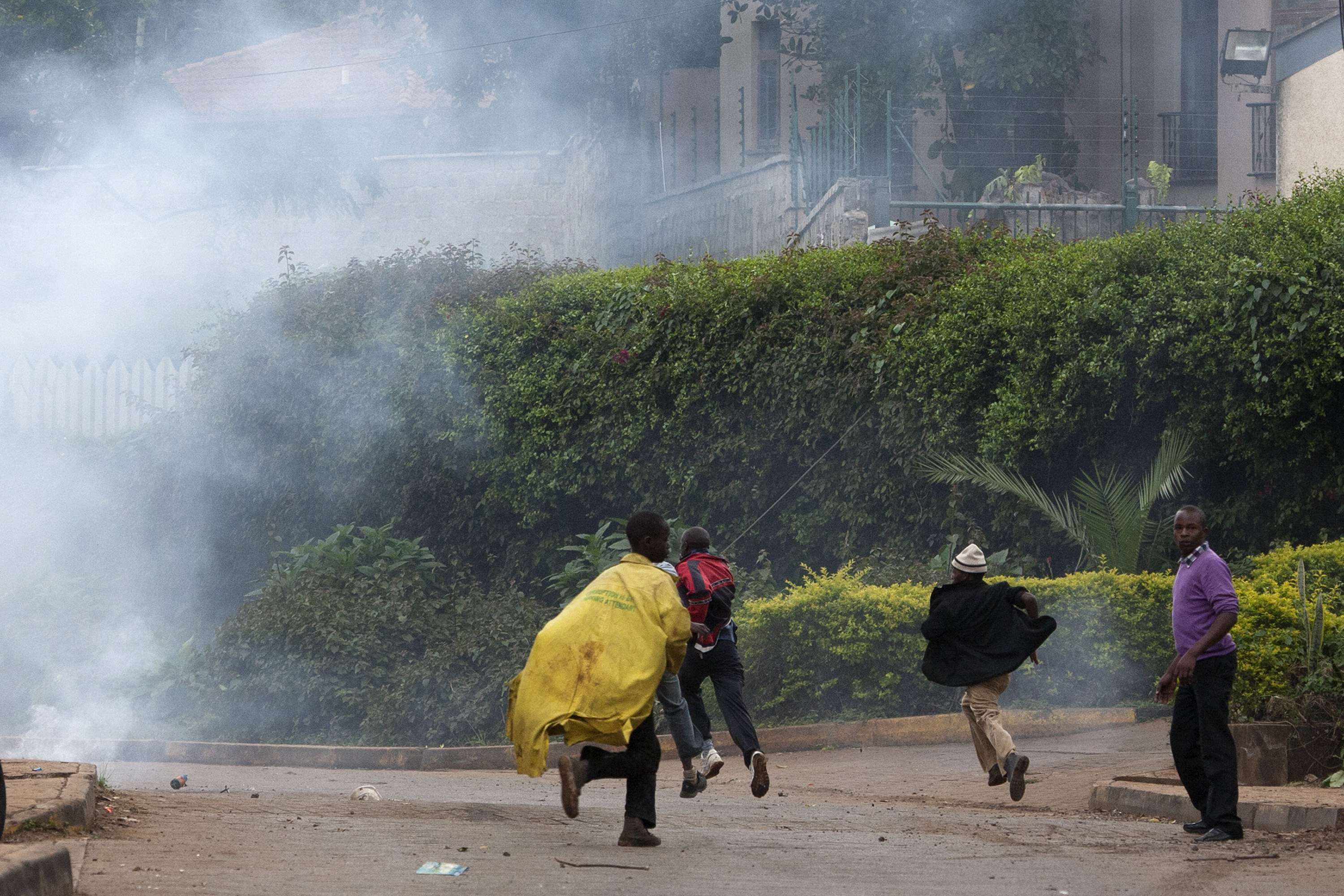 Отново взривове и стрелба в Найроби