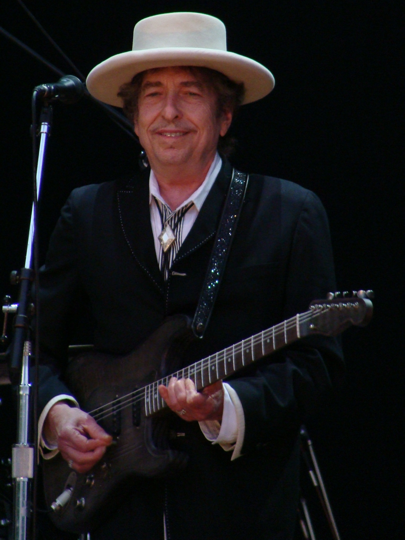 Продадоха отдавна изгубени текстове на песни на Боб Дилън 