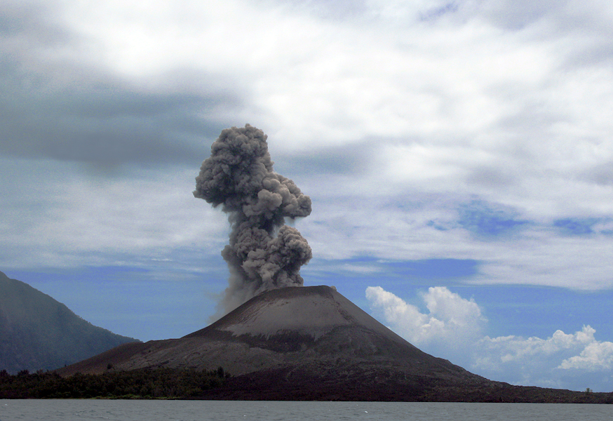 Мистерия: Вулкан изригна изненадващо и се кротна