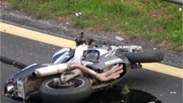 Катастрофа с мотор прати млад мъж в болница
