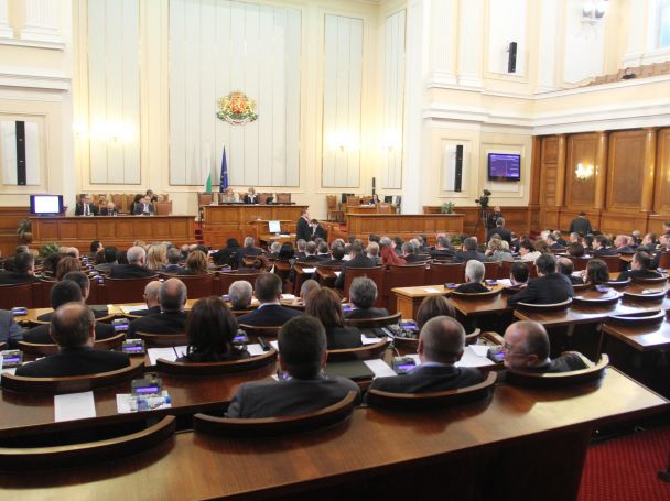 Фалстарт: Парламентът не събра кворум