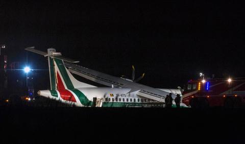 Опасно: Самолет напусна пистата при кацане в Рим