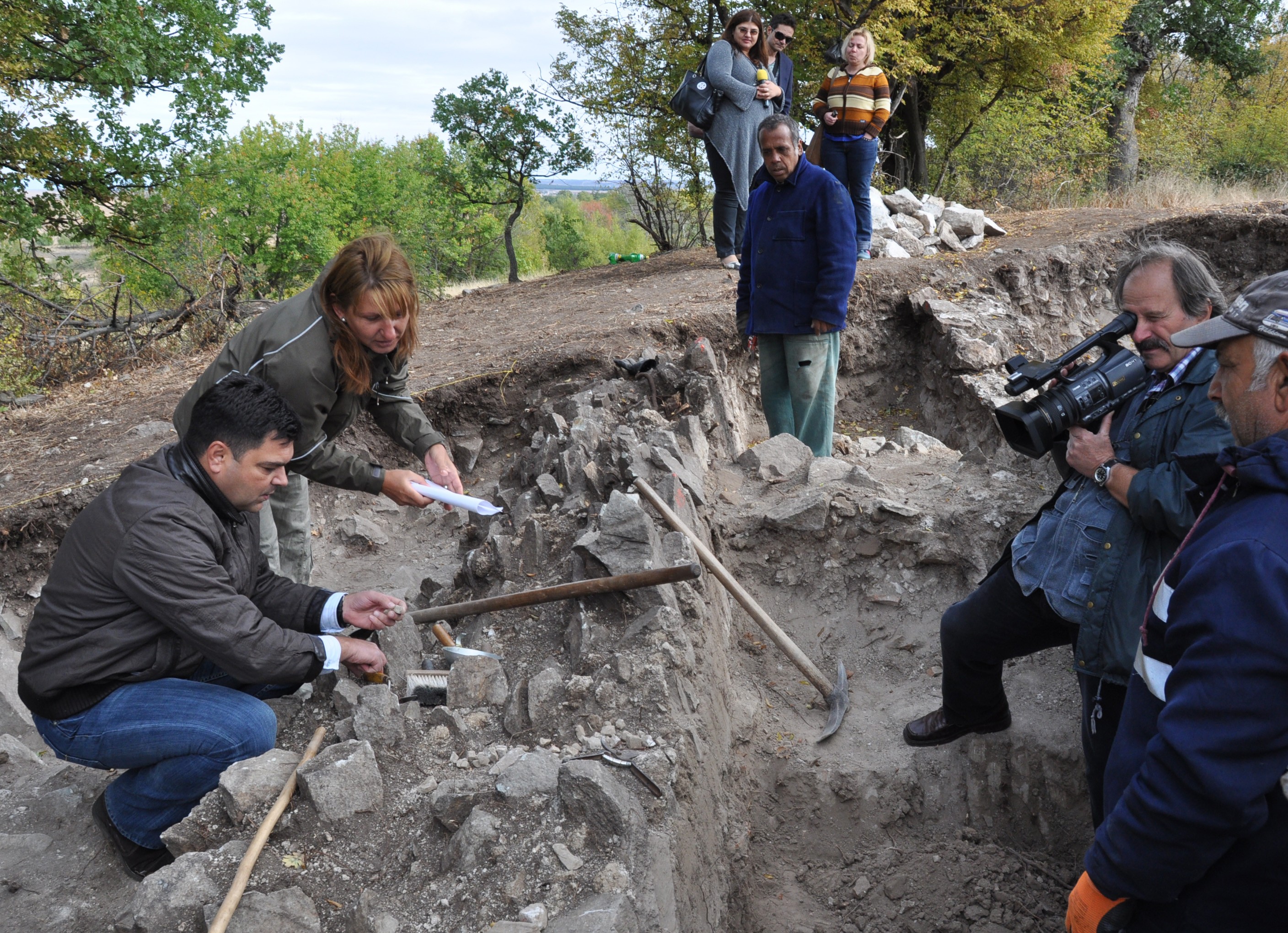 Мраморно стъпало на Тит Флавий откриха археолози край село Каснаково