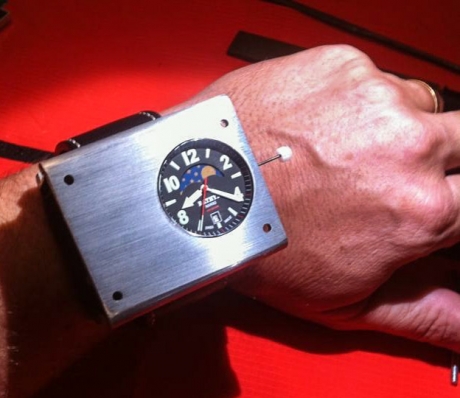 Пуснаха първия в света ръчен атомен часовник 