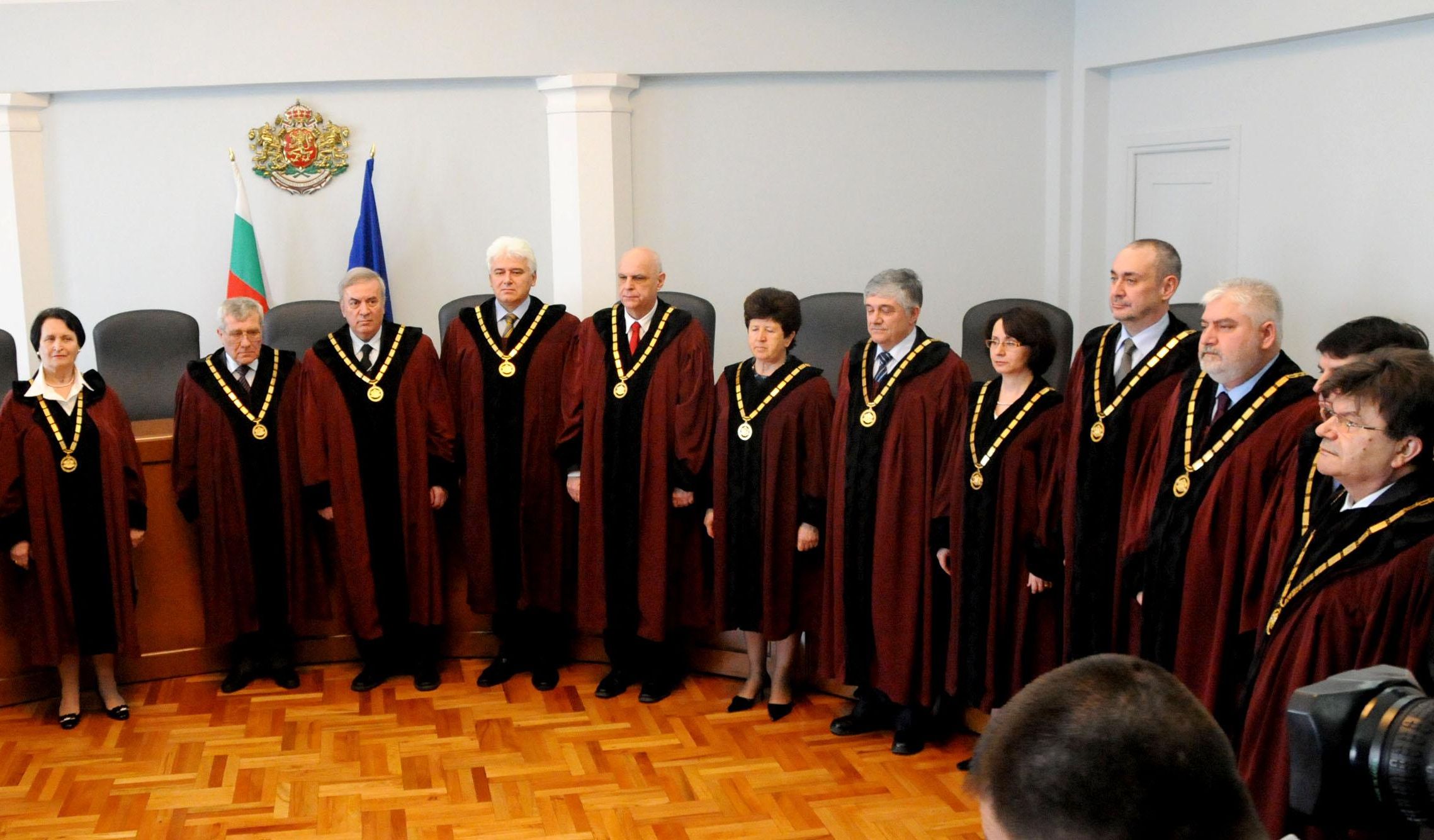 Вижте пълния текст на решението на Конституционния съд за Делян Пеевски