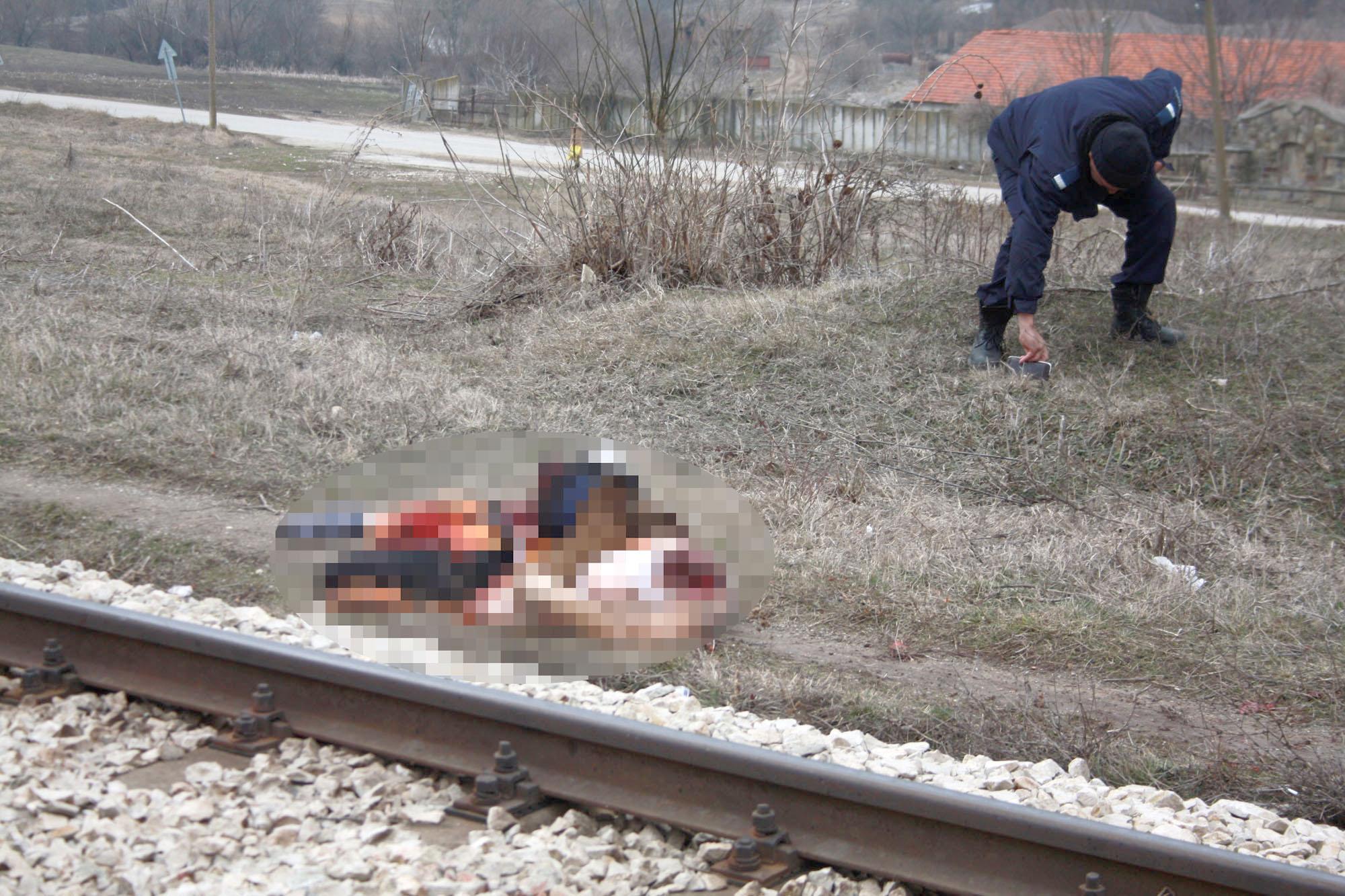 Влак прегази двама млади мъже край Батановци