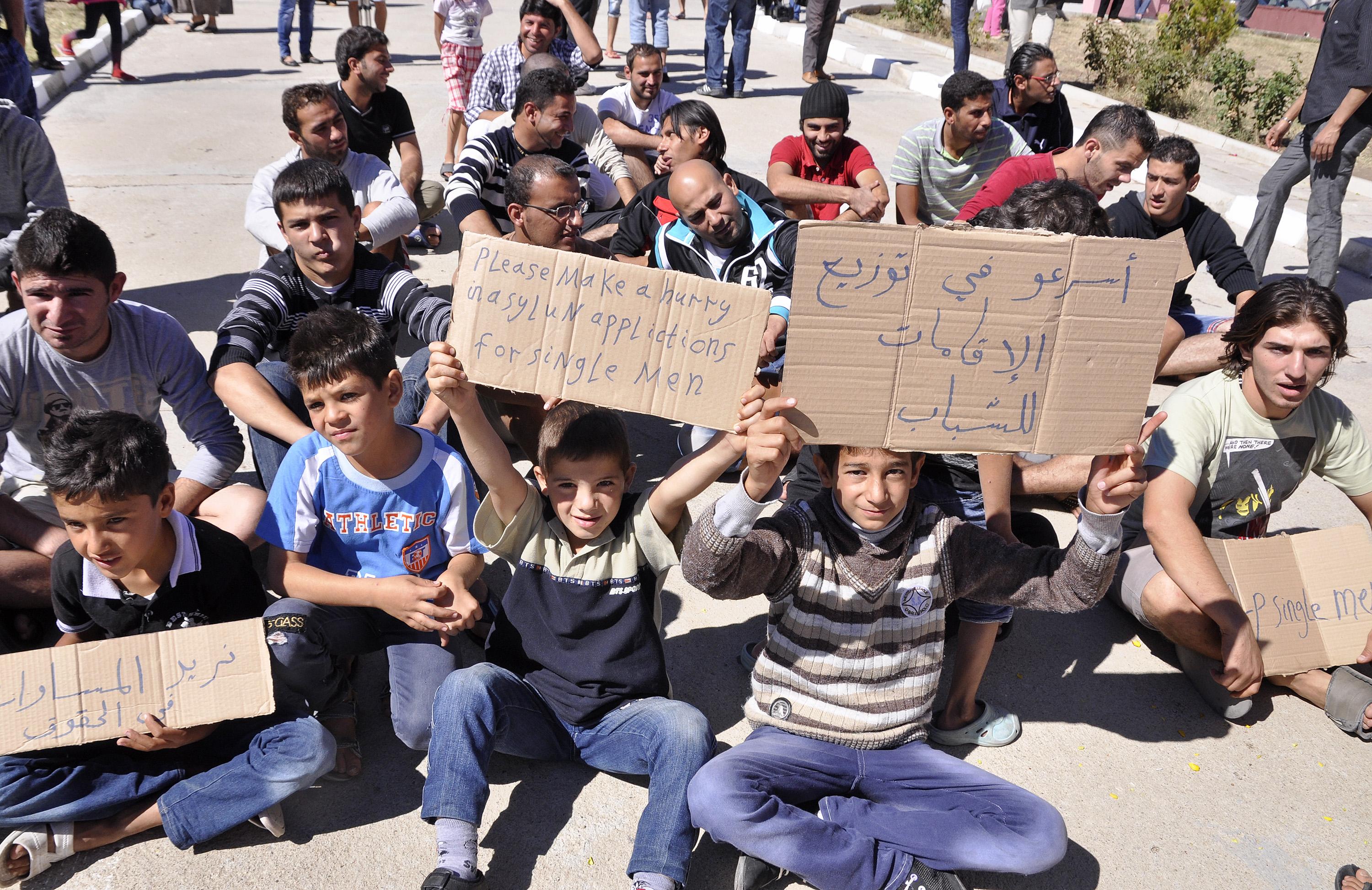 Парламентът реши: Няма да затваряме границите за бежанци