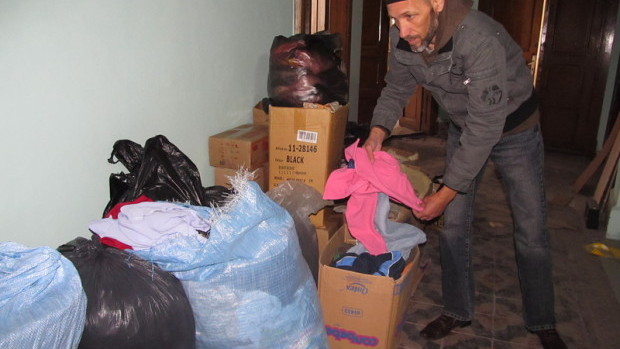 Сирийските бежанците изхвърлиха на боклука тонове дарения
