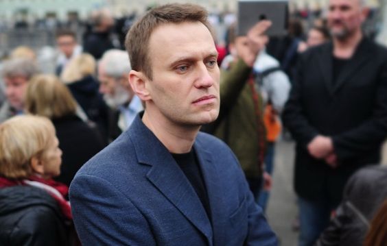 Горещи новини около лежащия в кома опозиционер Навални 