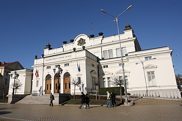 Освиркаха Орешарски в парламента