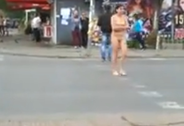 Чисто гола на улицата стряска минувачи в Студентски град (ВИДЕО)