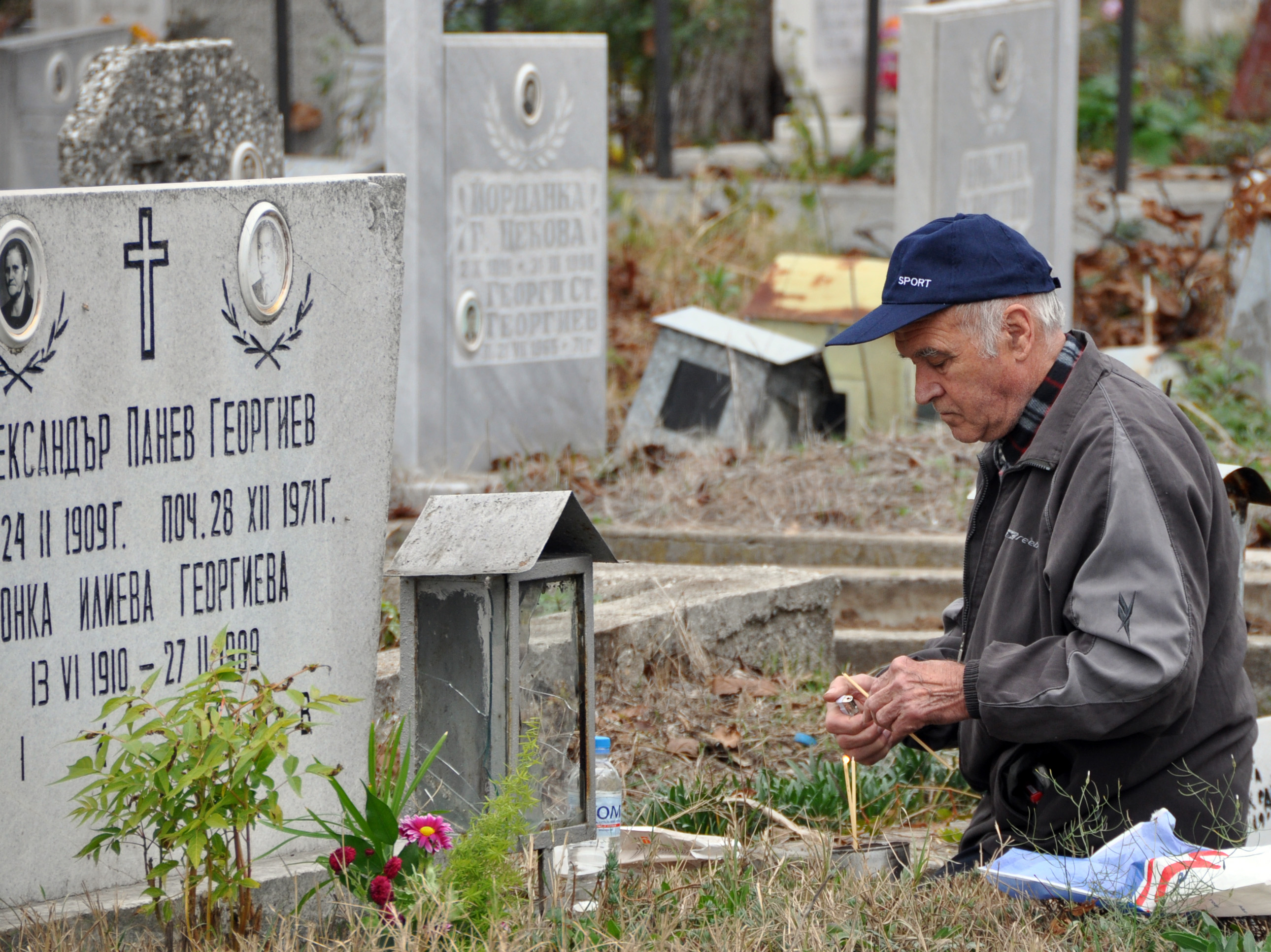 Стълпотворение на гробищата в Хасково