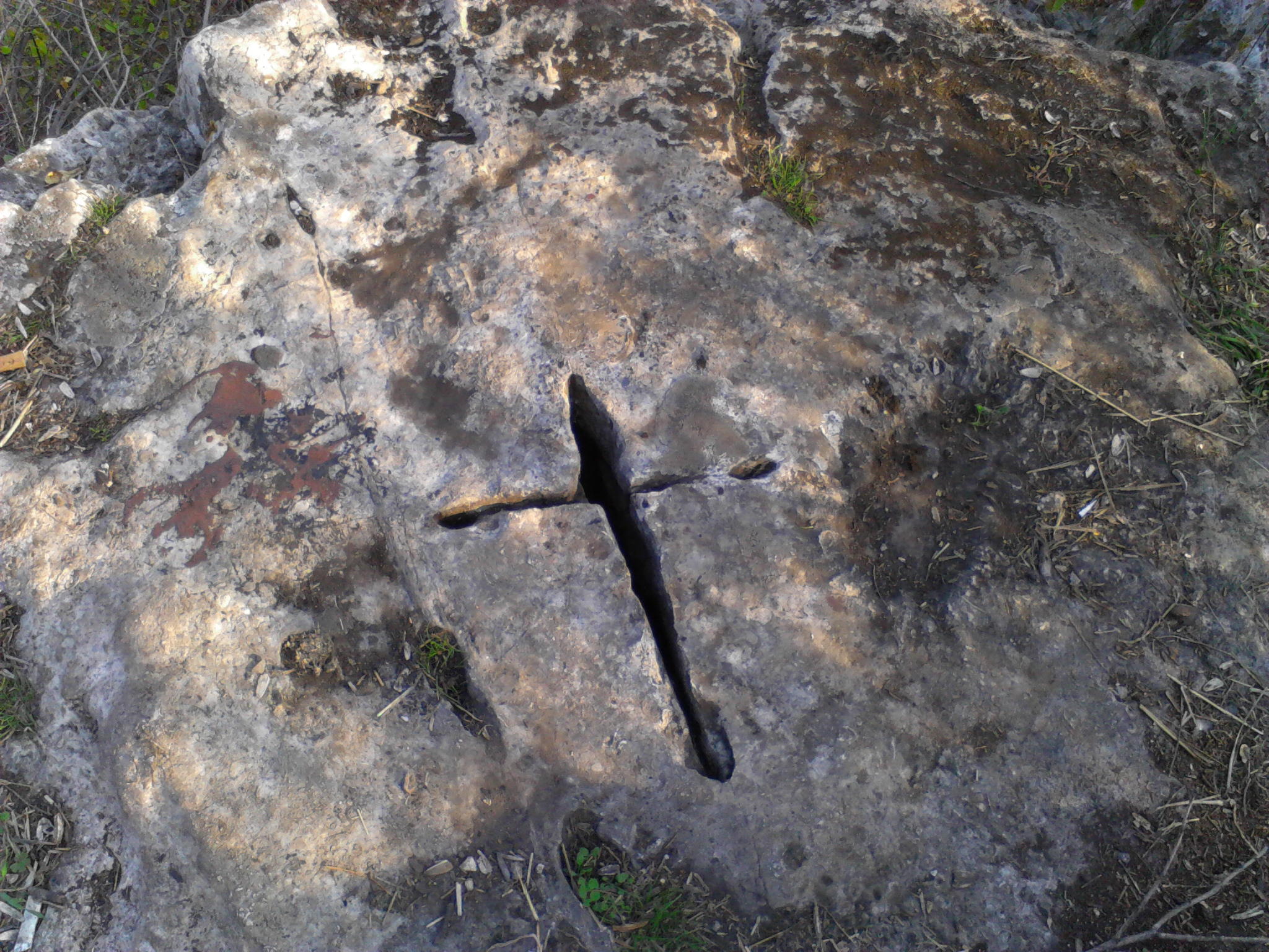 Еколог откри кръст върху скала, прие го за знамение