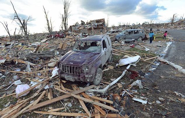 Тотално разрушение: Бурите-торнадо в САЩ станаха 60, взимат още жертви (СНИМКИ)