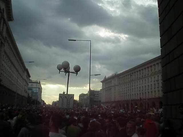 Столицата кошмарно задръстена от протести днес