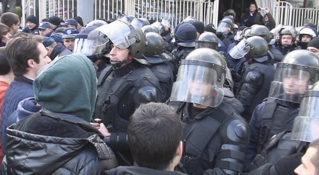 Ексклузивно в БЛИЦ TV: Студенти в челен сблъсък с полицията