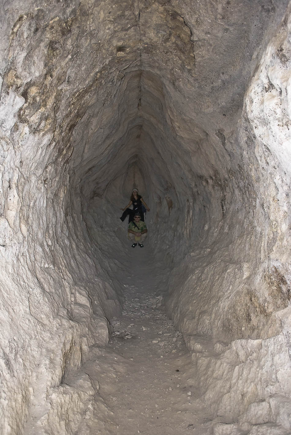 Руски монах откри у нас пещера, която подмладява