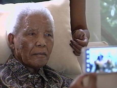 Нелсън Мандела пак е на смъртно легло