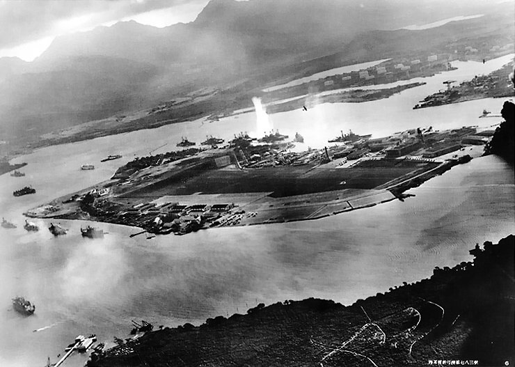 7.12.1941 г. Японците разгромяват американската военноморска база Пърл Харбър
