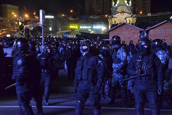 Спецчастите завзеха телевизионния център в Киев 