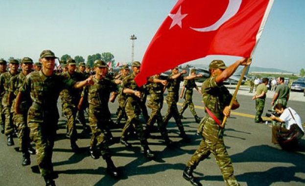 Турската армия няма да се меси в политическата криза