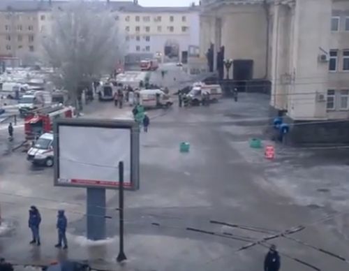 Вижте как бомбата във Волгоград избухва минути преди да пристигне влакът от Москва (ВИДЕО 18+)
