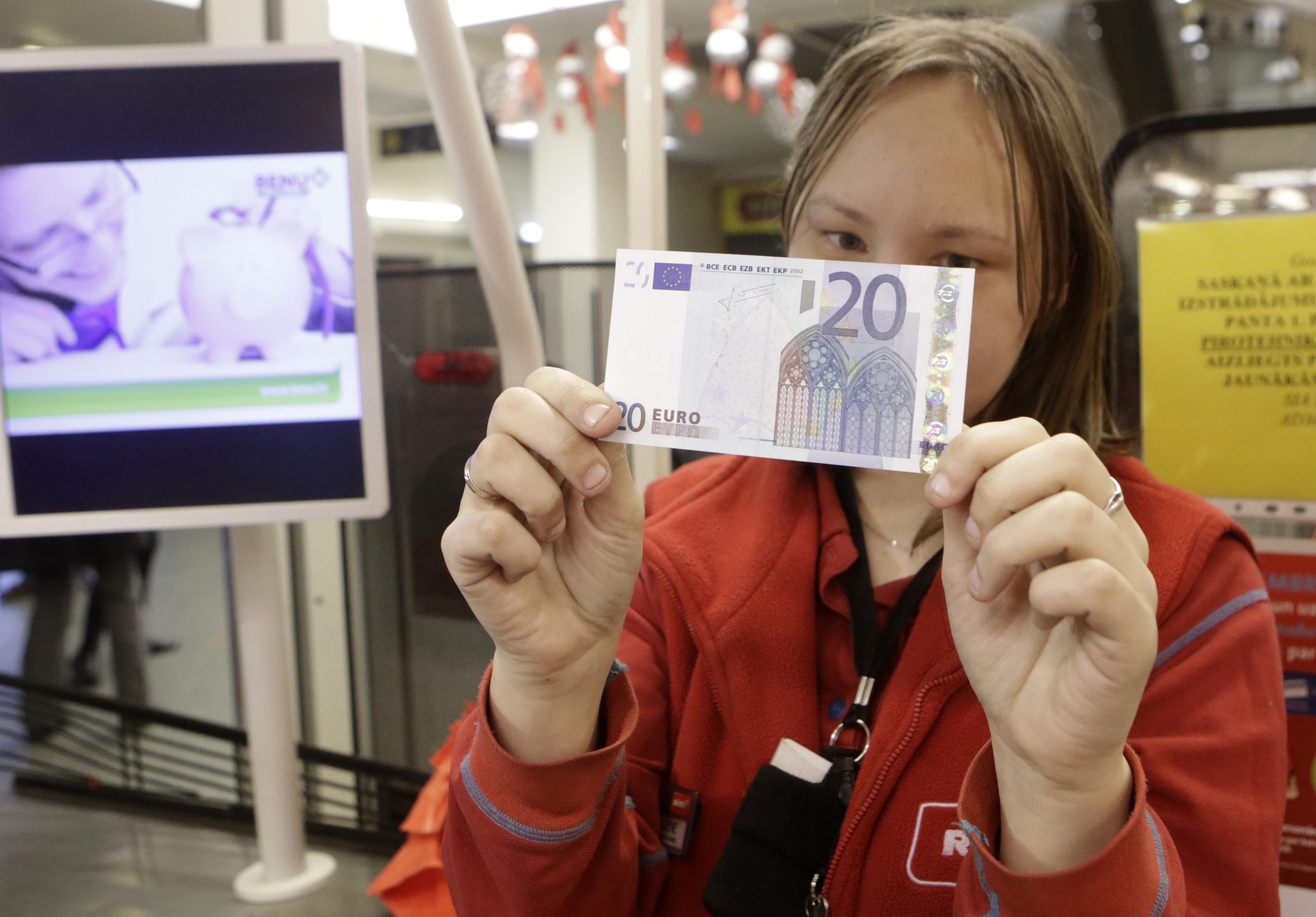И Латвия премина на евро 