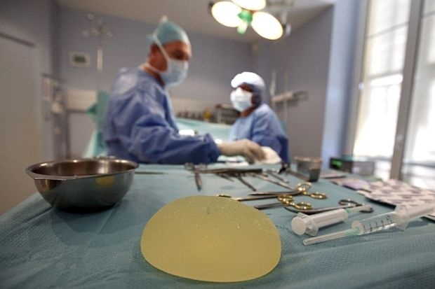 Шест жени с гръмнал силикон след нелегални операции